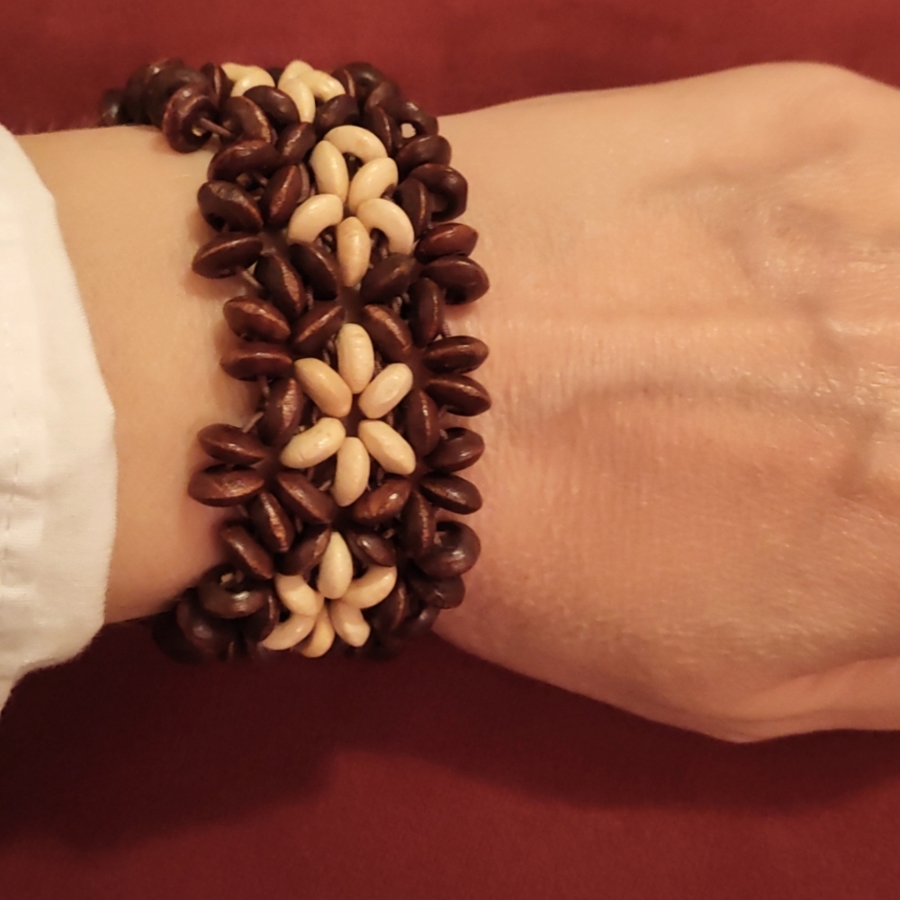 Beautiful bracelet, wooden. Fits S/M wrist